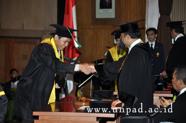 dok-humas-unpad_ilalang-foto_wisuda-gel-1-2010-2011_s1-pertanian_114