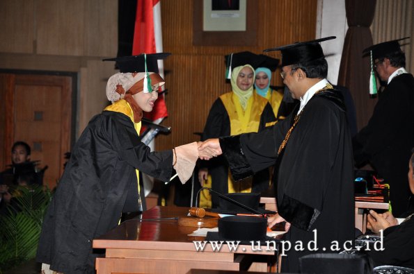 dok-humas-unpad_ilalang-foto_wisuda-gel-1-2010-2011_s1-pertanian_116