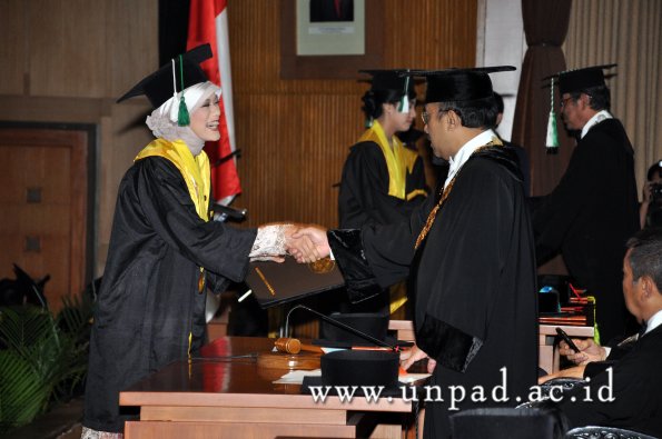 dok-humas-unpad_ilalang-foto_wisuda-gel-1-2010-2011_s1-pertanian_122