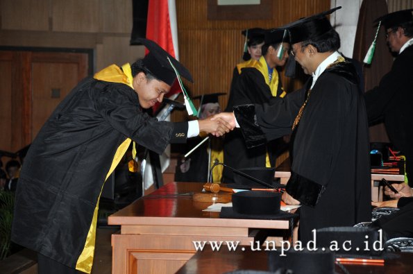 dok-humas-unpad_ilalang-foto_wisuda-gel-1-2010-2011_s1-pertanian_130