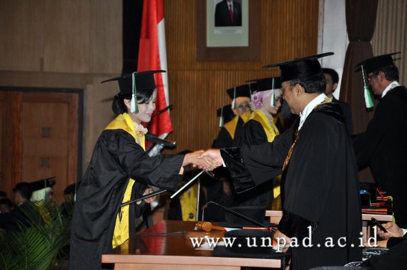 dok-humas-unpad_ilalang-foto_wisuda-gel-1-2010-2011_s1-pertanian_133