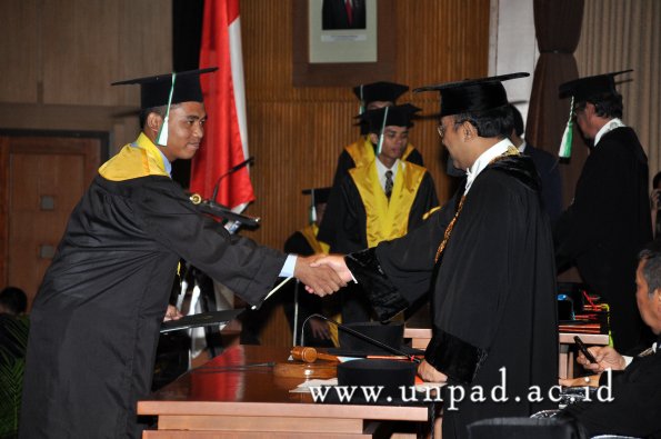 dok-humas-unpad_ilalang-foto_wisuda-gel-1-2010-2011_s1-pertanian_142