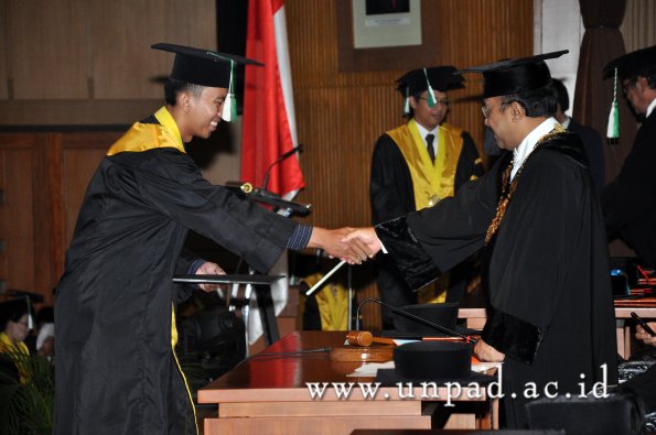 dok-humas-unpad_ilalang-foto_wisuda-gel-1-2010-2011_s1-pertanian_144