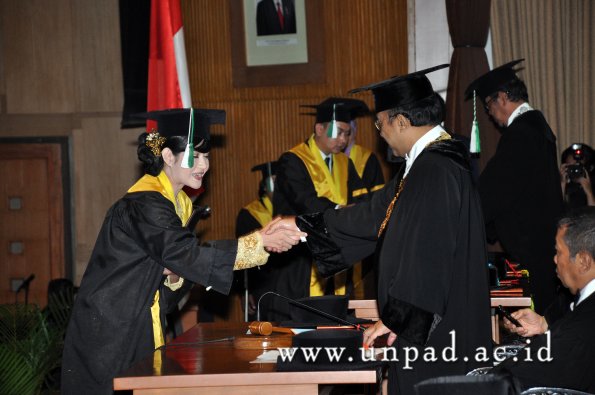 dok-humas-unpad_ilalang-foto_wisuda-gel-1-2010-2011_s1-pertanian_149