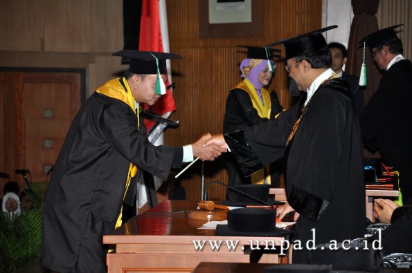 dok-humas-unpad_ilalang-foto_wisuda-gel-1-2010-2011_s1-pertanian_150