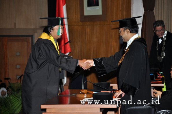 dok-humas-unpad_ilalang-foto_wisuda-gel-1-2010-2011_s1-pertanian_153