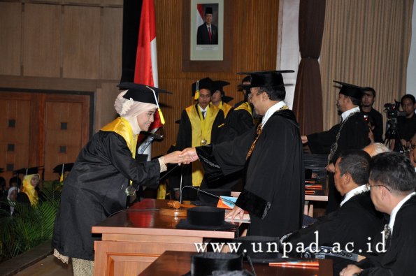 dok-humas-unpad_ilalang-foto_wisuda-gel-1-2010-2011_d3-fikom_066