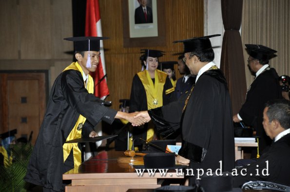 dok-humas-unpad_ilalang-foto_wisuda-gel-1-2010-2011_profesi-fkg_065