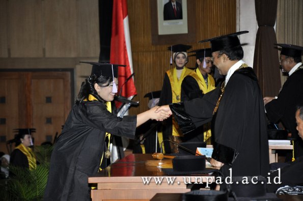 dok-humas-unpad_ilalang-foto_wisuda-gel-1-2010-2011_profesi-fkg_073