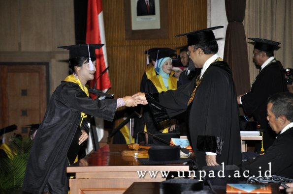 dok-humas-unpad_ilalang-foto_wisuda-gel-1-2010-2011_profesi-fkg_088