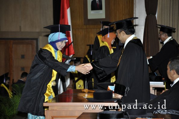 dok-humas-unpad_ilalang-foto_wisuda-gel-1-2010-2011_s1-fkg_119