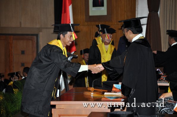 dok-humas-unpad_ilalang-foto_wisuda-gel-1-2010-2011_d3-mipa_084