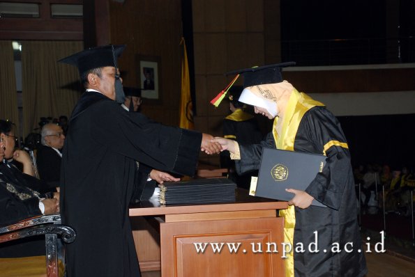 dok-humas-unpad_ilalang-foto_wisuda-gel-1-2010-2011_s1-mipa_023