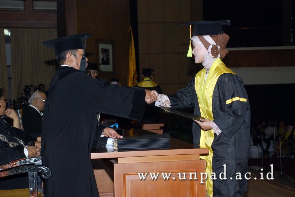 dok-humas-unpad_ilalang-foto_wisuda-gel-1-2010-2011_s1-mipa_027