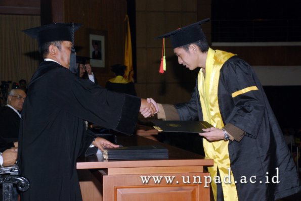 dok-humas-unpad_ilalang-foto_wisuda-gel-1-2010-2011_s1-mipa_030