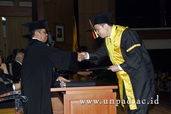 dok-humas-unpad_ilalang-foto_wisuda-gel-1-2010-2011_s1-mipa_032