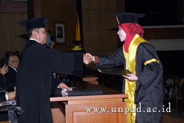 dok-humas-unpad_ilalang-foto_wisuda-gel-1-2010-2011_s1-mipa_033