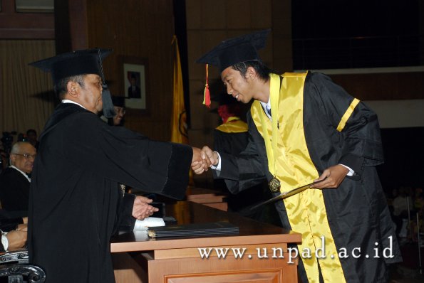 dok-humas-unpad_ilalang-foto_wisuda-gel-1-2010-2011_s1-mipa_034