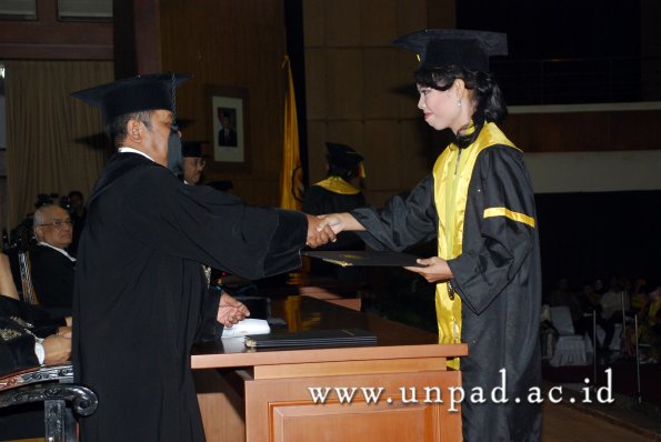 dok-humas-unpad_ilalang-foto_wisuda-gel-1-2010-2011_s1-mipa_035