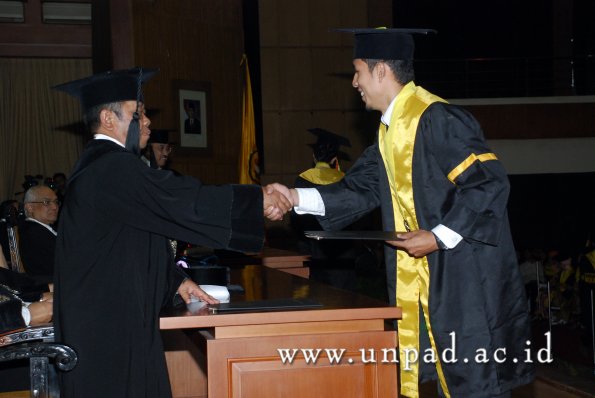 dok-humas-unpad_ilalang-foto_wisuda-gel-1-2010-2011_s1-mipa_037