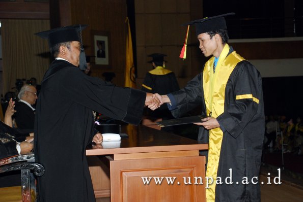 dok-humas-unpad_ilalang-foto_wisuda-gel-1-2010-2011_s1-mipa_038