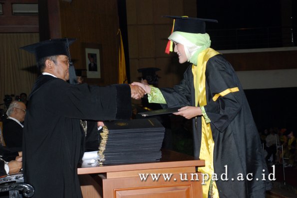 dok-humas-unpad_ilalang-foto_wisuda-gel-1-2010-2011_s1-mipa_040