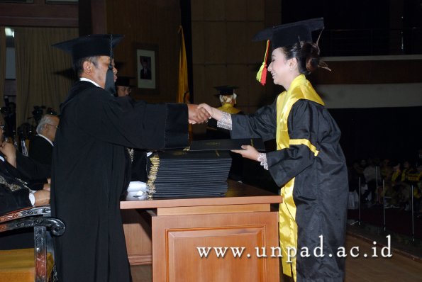 dok-humas-unpad_ilalang-foto_wisuda-gel-1-2010-2011_s1-mipa_045