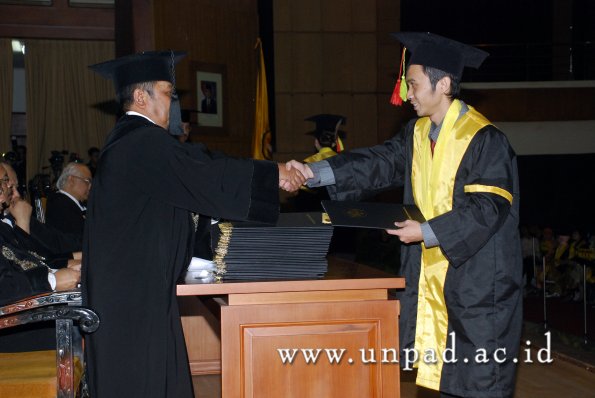 dok-humas-unpad_ilalang-foto_wisuda-gel-1-2010-2011_s1-mipa_046