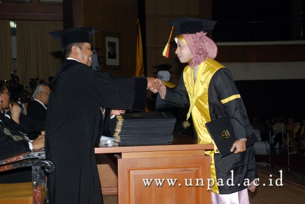 dok-humas-unpad_ilalang-foto_wisuda-gel-1-2010-2011_s1-mipa_048