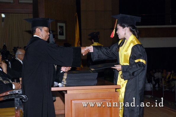 dok-humas-unpad_ilalang-foto_wisuda-gel-1-2010-2011_s1-mipa_054