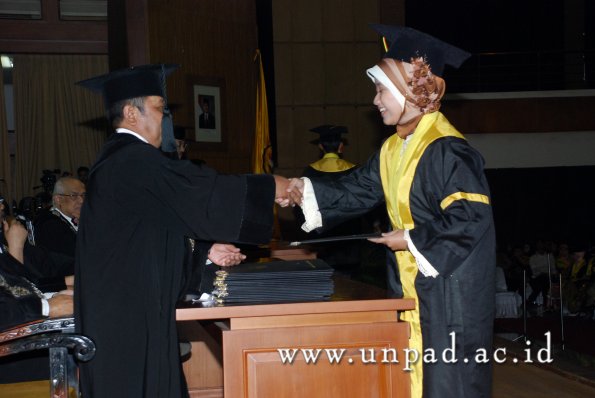 dok-humas-unpad_ilalang-foto_wisuda-gel-1-2010-2011_s1-mipa_061