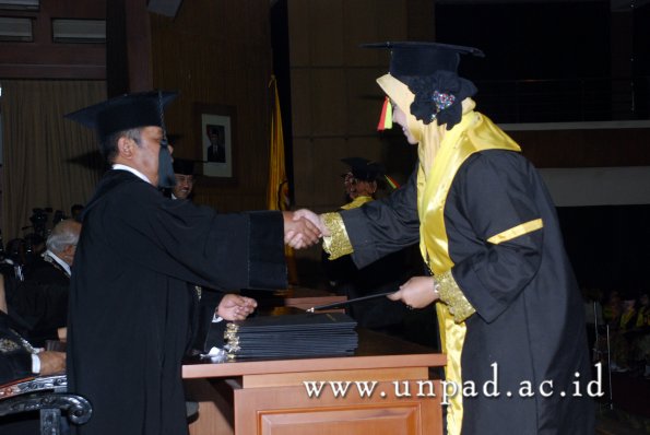 dok-humas-unpad_ilalang-foto_wisuda-gel-1-2010-2011_s1-mipa_062