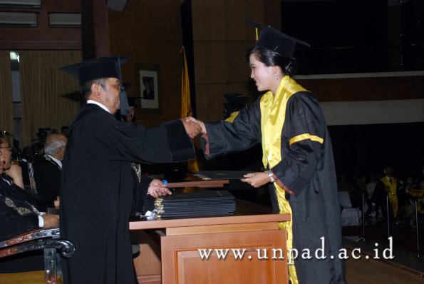 dok-humas-unpad_ilalang-foto_wisuda-gel-1-2010-2011_s1-mipa_063