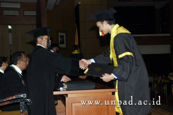 dok-humas-unpad_ilalang-foto_wisuda-gel-1-2010-2011_s1-mipa_065