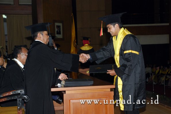 dok-humas-unpad_ilalang-foto_wisuda-gel-1-2010-2011_s1-mipa_068