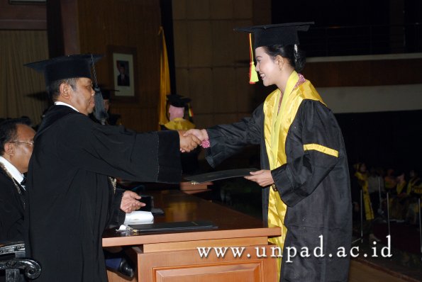 dok-humas-unpad_ilalang-foto_wisuda-gel-1-2010-2011_s1-mipa_076