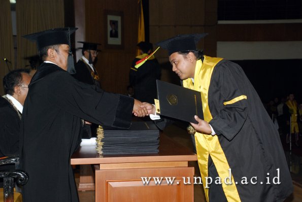 dok-humas-unpad_ilalang-foto_wisuda-gel-1-2010-2011_s1-mipa_079