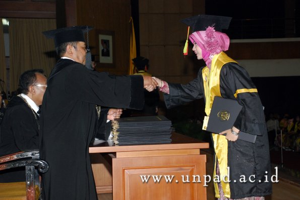 dok-humas-unpad_ilalang-foto_wisuda-gel-1-2010-2011_s1-mipa_081