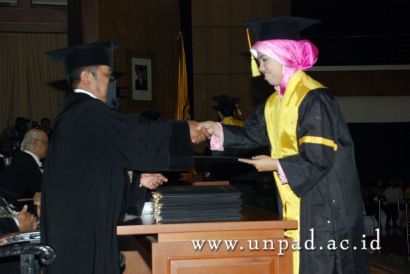 dok-humas-unpad_ilalang-foto_wisuda-gel-1-2010-2011_s1-mipa_085