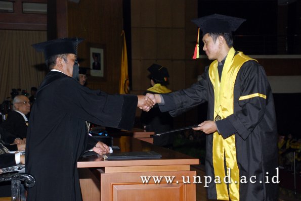 dok-humas-unpad_ilalang-foto_wisuda-gel-1-2010-2011_s1-mipa_102