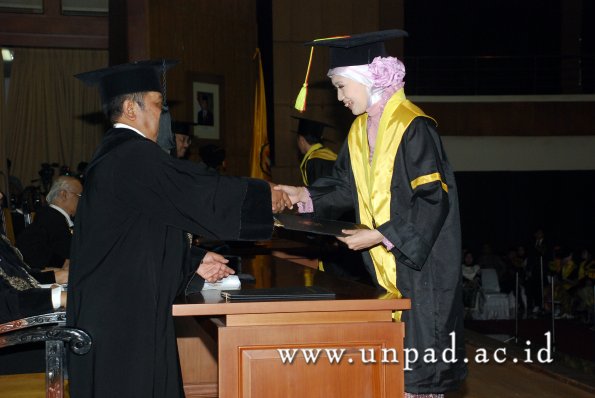 dok-humas-unpad_ilalang-foto_wisuda-gel-1-2010-2011_s1-mipa_103