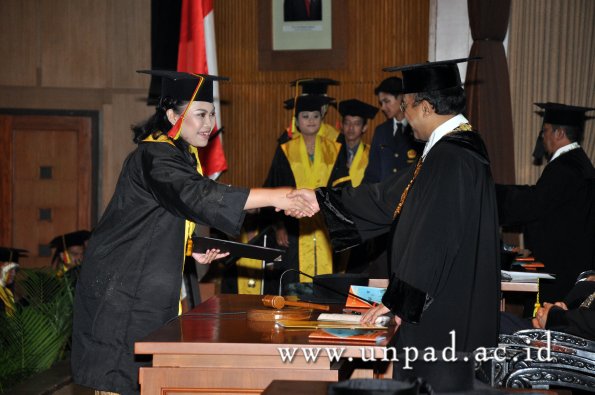 dok-humas-unpad_ilalang-foto_wisuda-gel-1-2010-2011_s1-mipa_109