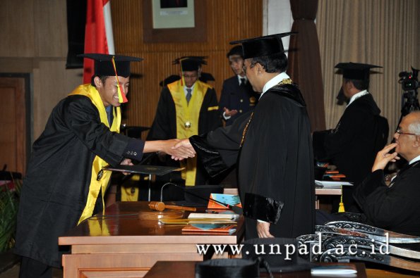 dok-humas-unpad_ilalang-foto_wisuda-gel-1-2010-2011_s1-mipa_112