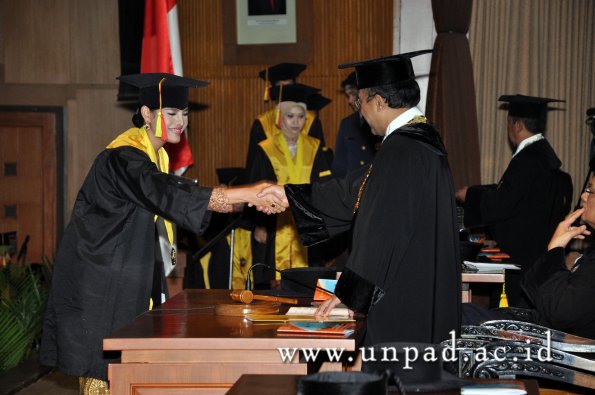 dok-humas-unpad_ilalang-foto_wisuda-gel-1-2010-2011_s1-mipa_114