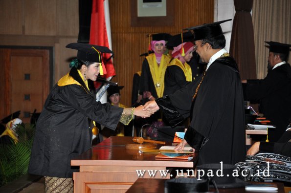 dok-humas-unpad_ilalang-foto_wisuda-gel-1-2010-2011_s1-mipa_119