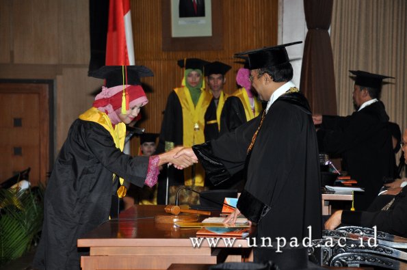 dok-humas-unpad_ilalang-foto_wisuda-gel-1-2010-2011_s1-mipa_120