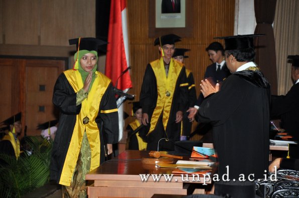 dok-humas-unpad_ilalang-foto_wisuda-gel-1-2010-2011_s1-mipa_122