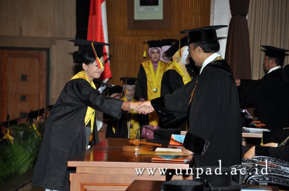 dok-humas-unpad_ilalang-foto_wisuda-gel-1-2010-2011_s1-mipa_127