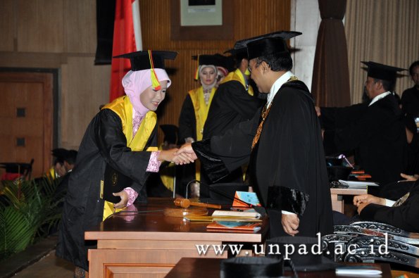 dok-humas-unpad_ilalang-foto_wisuda-gel-1-2010-2011_s1-mipa_130