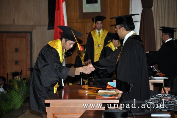 dok-humas-unpad_ilalang-foto_wisuda-gel-1-2010-2011_s1-mipa_135